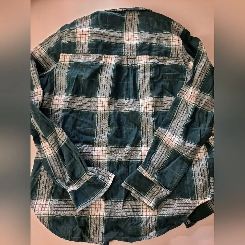 Women's Plaid Long Sleeve Plaid Flannel Shirt - Universal Thread™ Green Plaid S - Picture 4 of 4